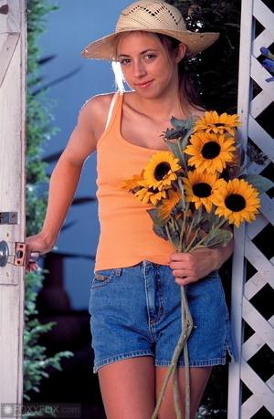 #FoxyFlix Autumn Austin - In the Garden