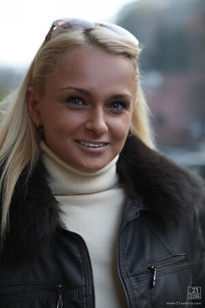 Original 853 px/ 1280 px