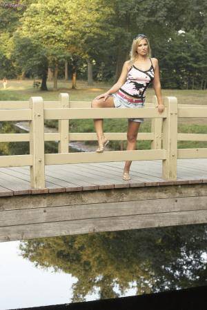 Original 853 px/ 1280 px