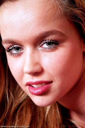 Original 683 px/ 1024 px