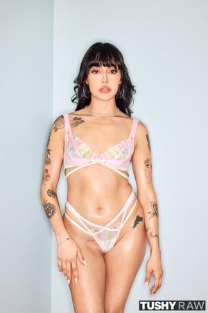 #TushyRaw - Vanessa Sky - Naughty Smokeshow Gets Her Round Ass Stretched