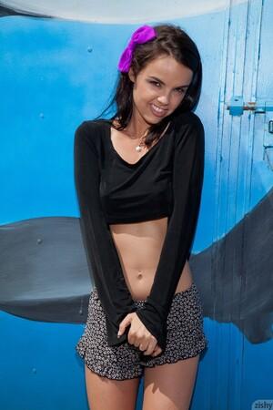 Original 1066 px/ 1600 px