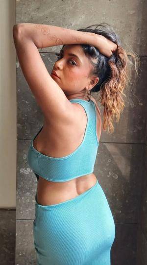 Original 727 px/ 1313 px