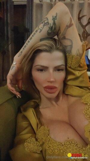 Original 642 px/ 1141 px