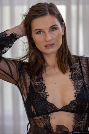 #PornFidelity Jennifer Jane Curvy Cum Lover