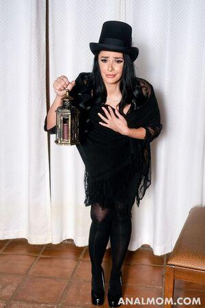 Sheena Ryder & Penelope Woods in Screwged Part 3: Future Holes Filled, a new Anal Mom