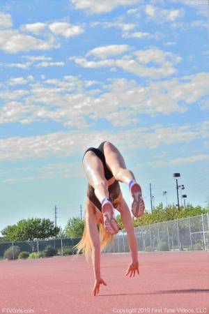 Original 852 px/ 1280 px