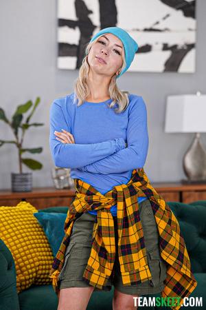 #TeamSkeet - Chloe Temple - Paint Your Lips Milky White!