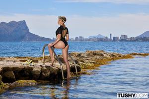 Original 2999 px/ 2000 px