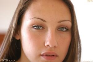 Original 1052 px/ 700 px