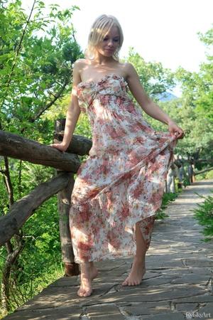 Original 1365 px/ 2048 px