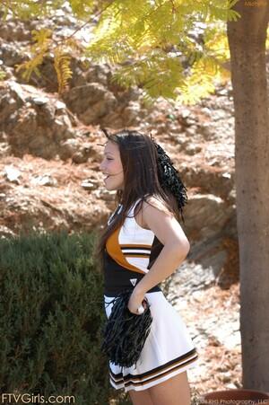 Original 700 px/ 1052 px