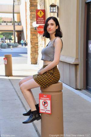 Original 852 px/ 1280 px