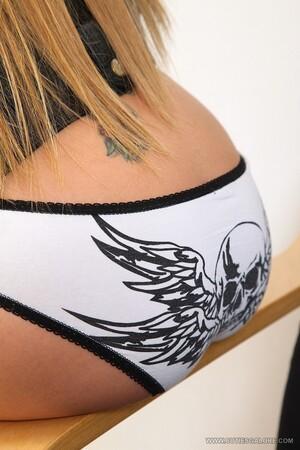 Original 853 px/ 1280 px