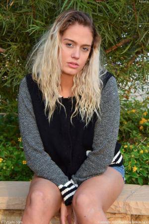 Original 852 px/ 1280 px