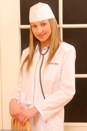 Original 682 px/ 1024 px