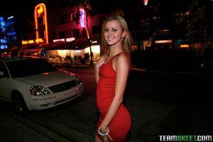 Original 1048 px/ 699 px