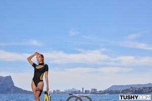 Original 2999 px/ 2000 px