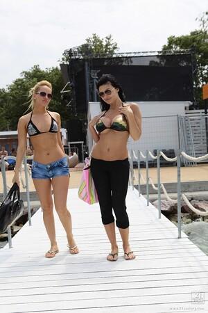 Original 853 px/ 1280 px