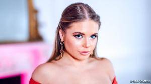 Original 1600 px/ 900 px