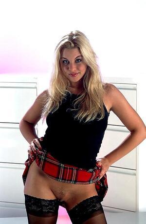 Original 648 px/ 994 px