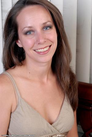 Original 687 px/ 1024 px