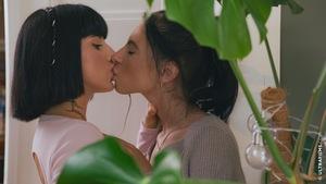 Lilly Bella & Sarah Heizel