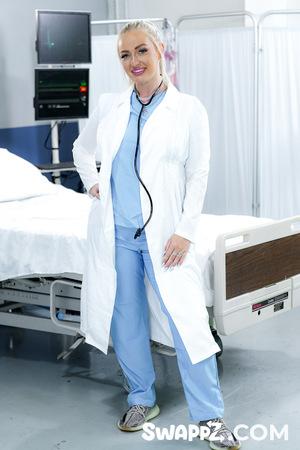 #Swappz - Elana Bunnz, Ivy Mae Lynn - Paging Doctor Mom! Awesome Tits May Cause Side Effects