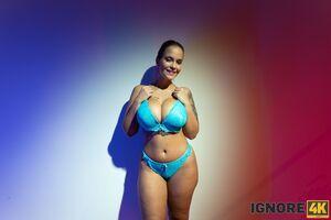 Original 2045 px/ 1364 px