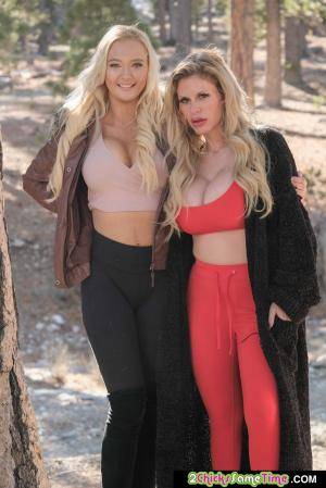 Casca Akashova, Paisley Porter-2 Chicks Same Time