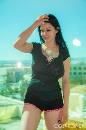 Original 1067 px/ 1600 px