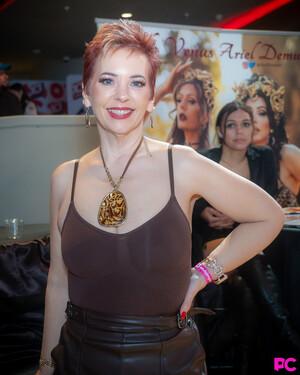 Original 819 px/ 1024 px