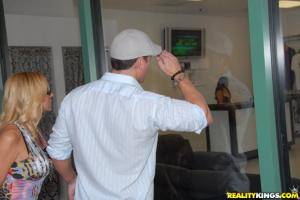 Original 3840 px/ 2568 px