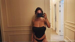 Original 828 px/ 464 px