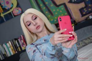 Skylar Vox - Giving Skull