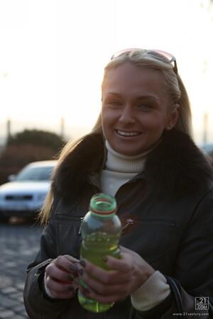 Original 853 px/ 1280 px