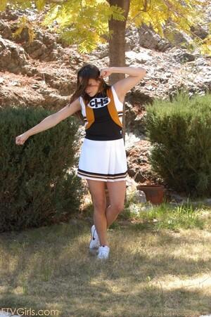 Original 700 px/ 1052 px