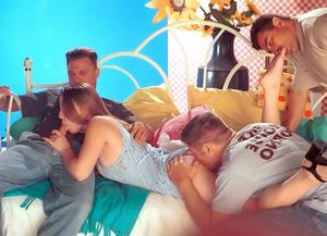 Original 1067 px/ 771 px