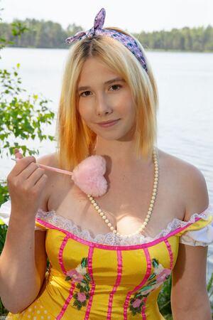 Original 854 px/ 1280 px