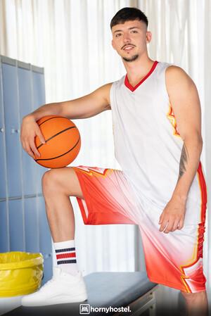 Original 2565 px/ 3840 px