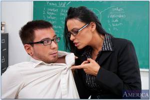 Original 850 px/ 571 px