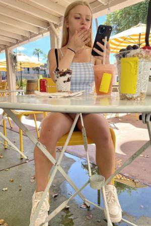 Original 852 px/ 1280 px