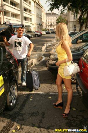 Original 2000 px/ 3000 px