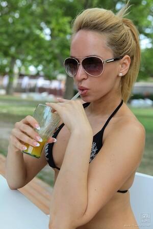 Original 853 px/ 1280 px