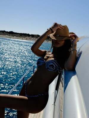 Original 640 px/ 853 px