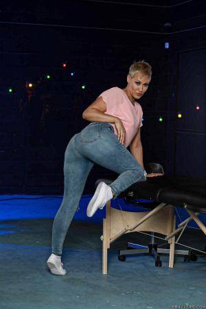 Ryan Keely - Tats, Tits And Ass [MilfsLikeItBig.com / Brazzers.com] 2020-01-09