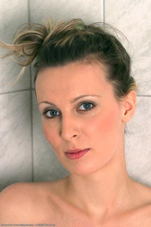 Original 682 px/ 1024 px