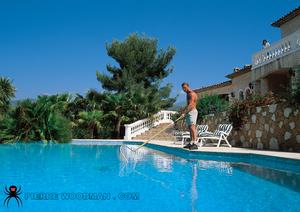 Original 842 px/ 595 px