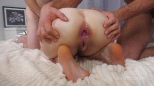 Original 887 px/ 499 px