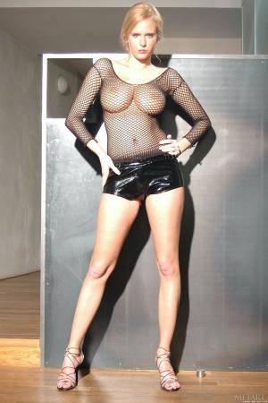 Original 852 px/ 1280 px